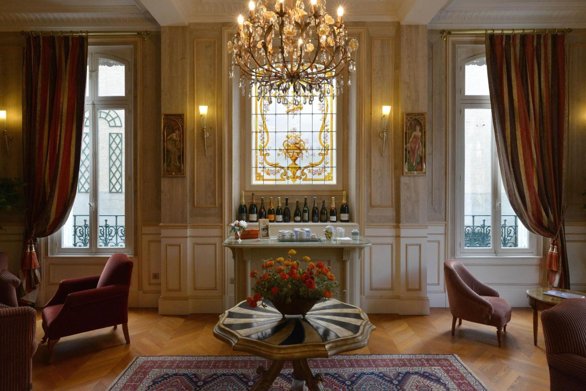 Hotel Castel Jeanson Ay-Champagne Exterior photo