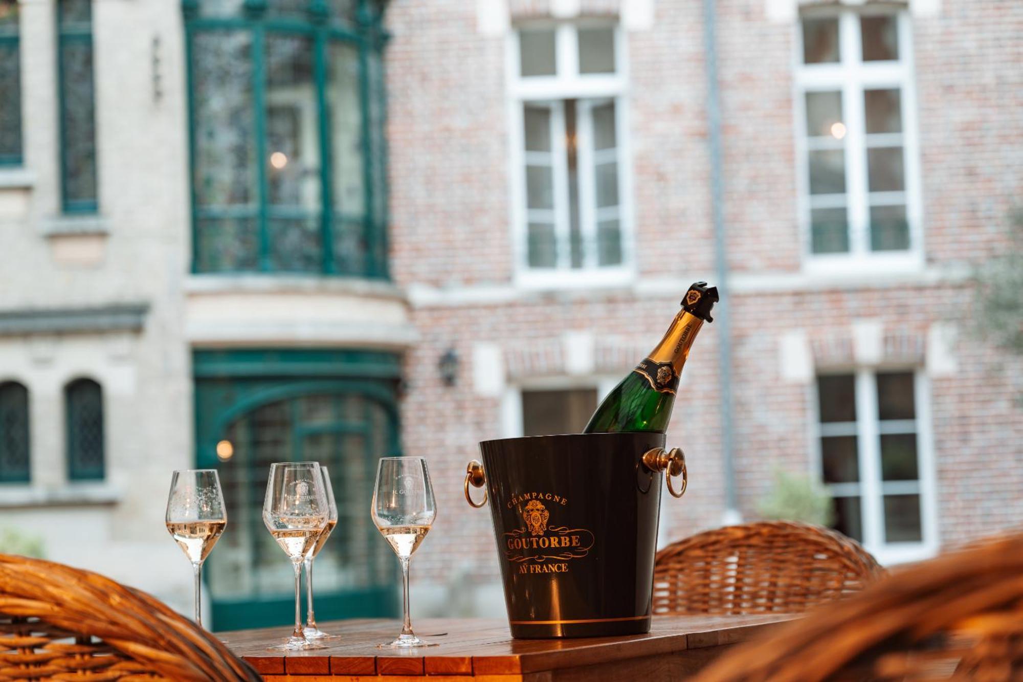 Hotel Castel Jeanson Ay-Champagne Exterior photo