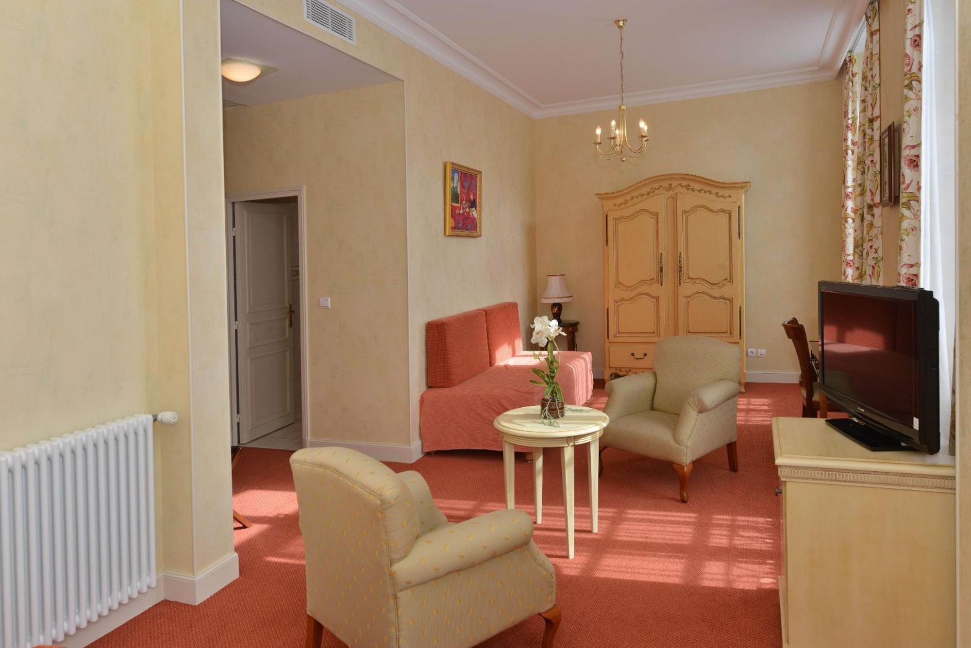 Hotel Castel Jeanson Ay-Champagne Room photo
